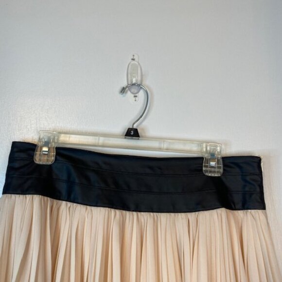 Blue Rain Blush pink and Black knee high skirt - Picture 2 of 9